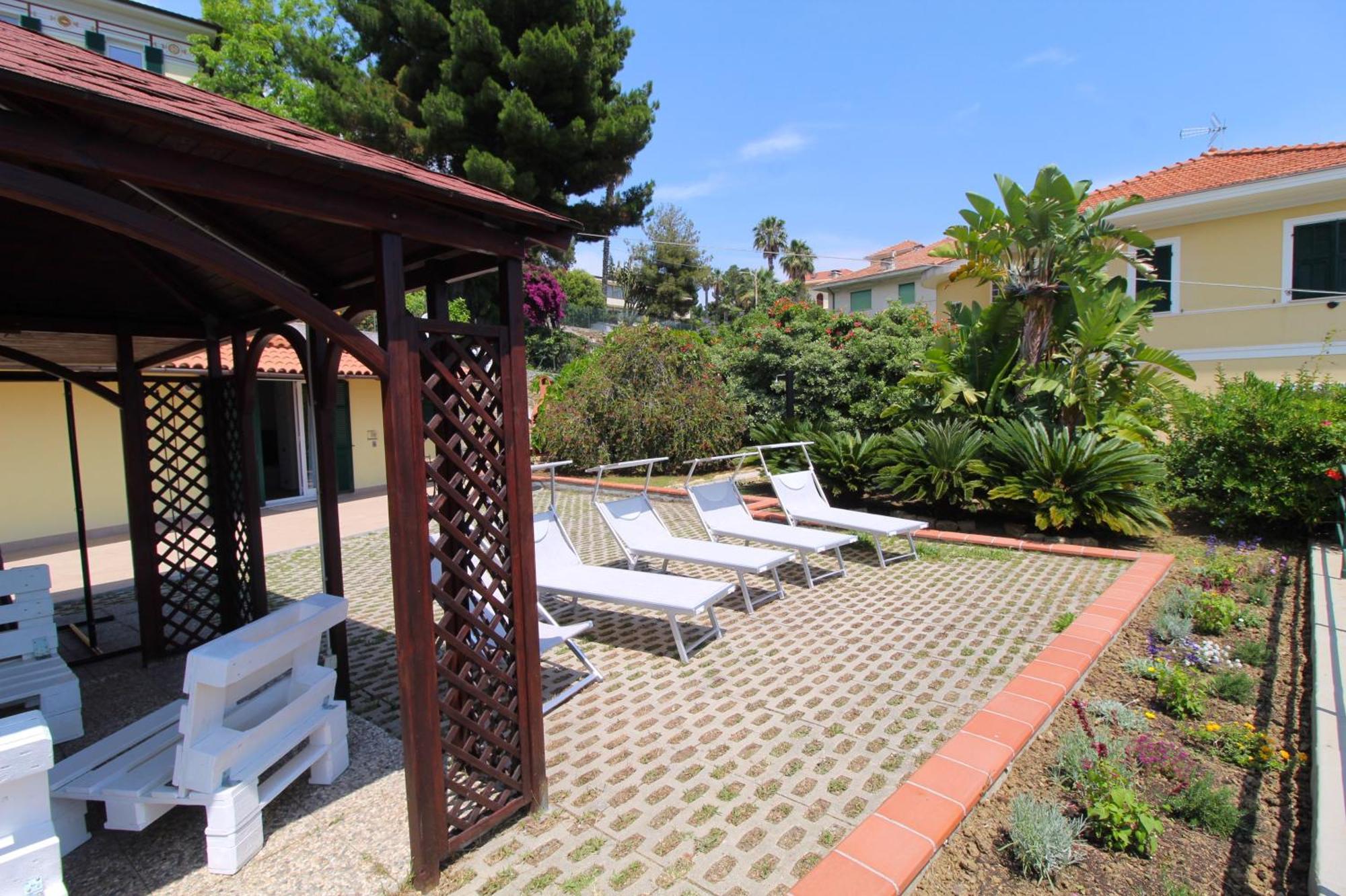 La Pace, Il Sole, Il Mare - Sanremo Casa Indipendente Vista Mare, Posto Auto Privato, Ampio Spazio Esterno Attrezzato, A Pochi Minuti Dalle Spiagge エクステリア 写真