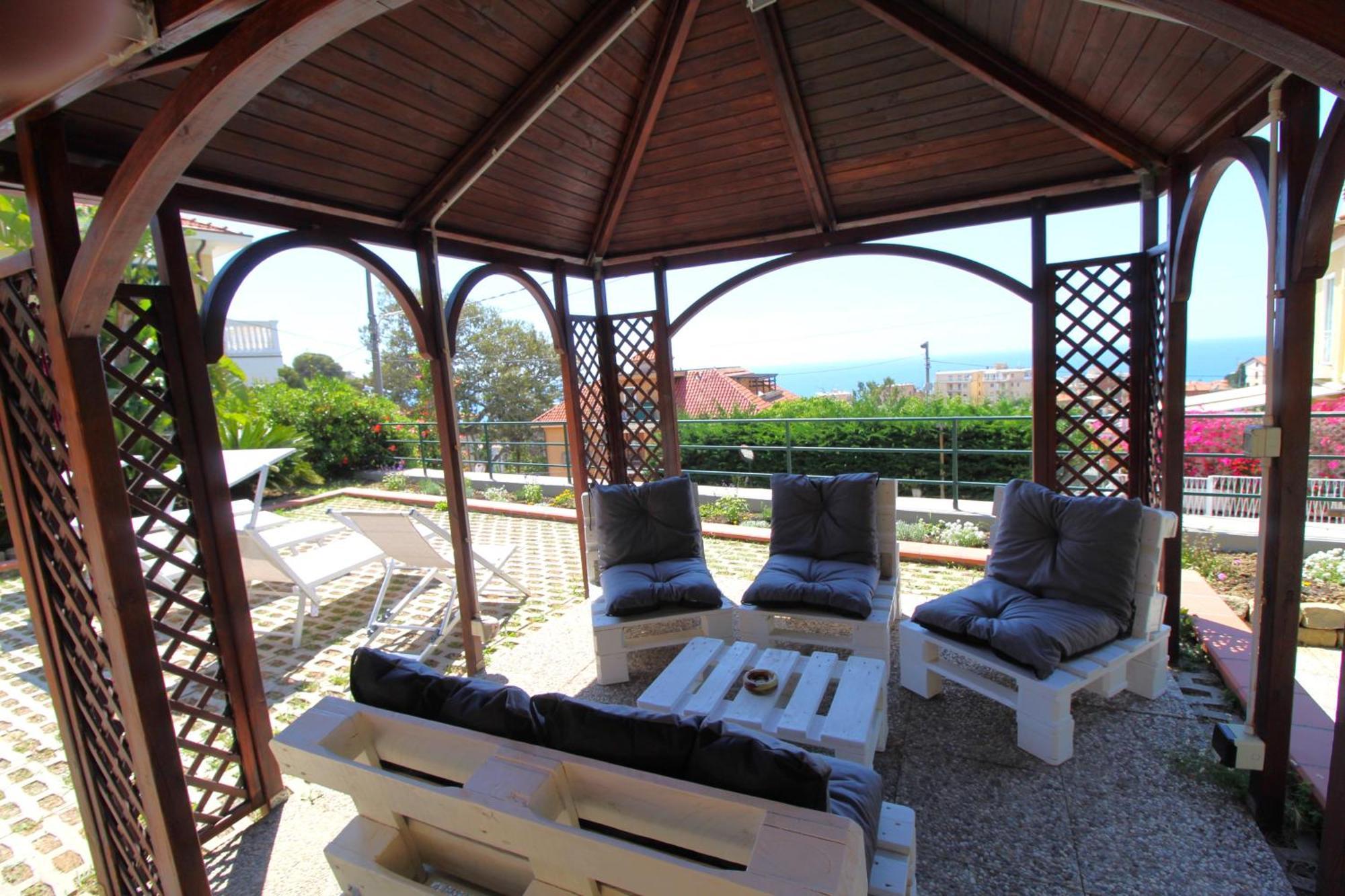 La Pace, Il Sole, Il Mare - Sanremo Casa Indipendente Vista Mare, Posto Auto Privato, Ampio Spazio Esterno Attrezzato, A Pochi Minuti Dalle Spiagge エクステリア 写真