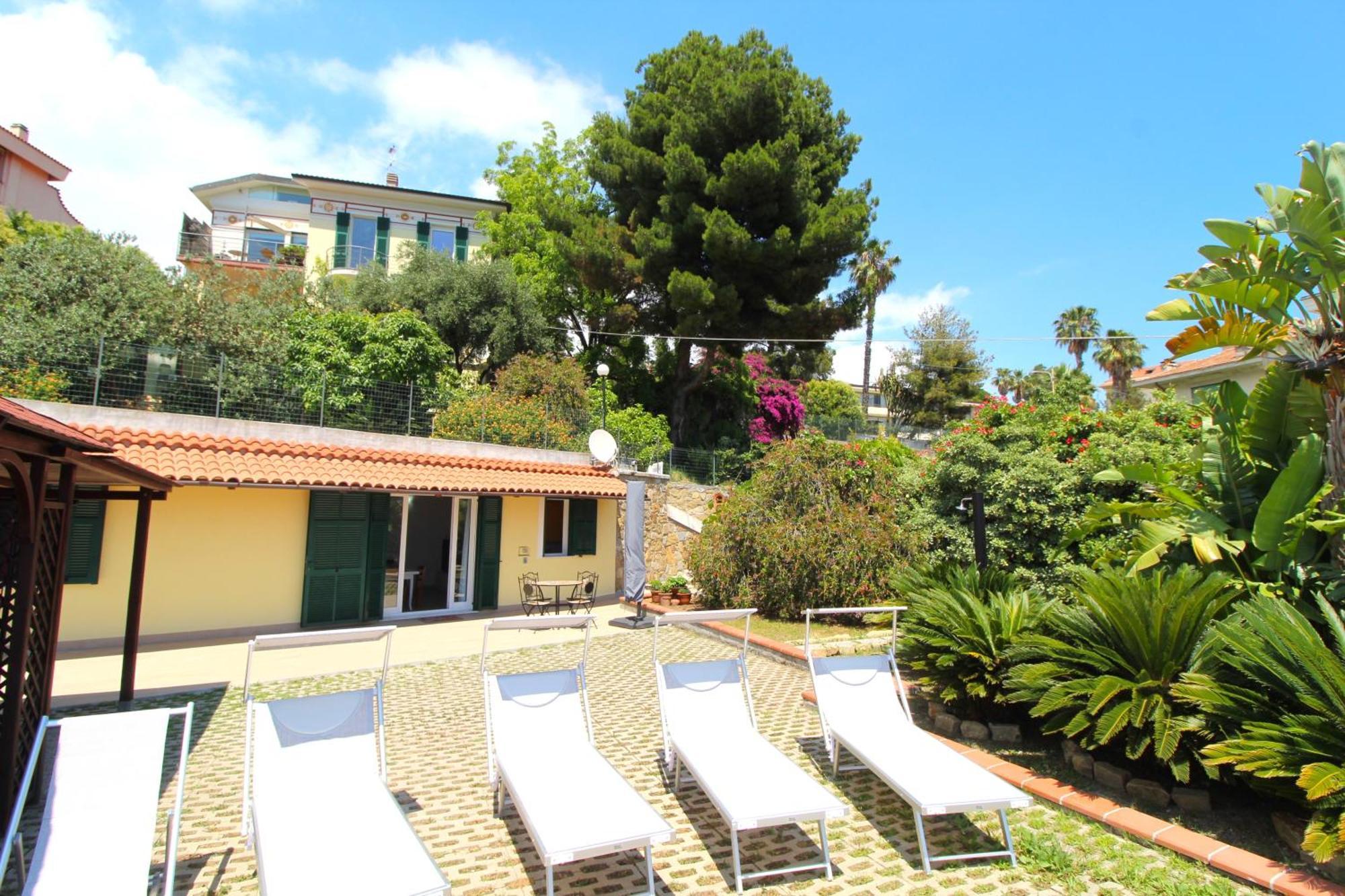 La Pace, Il Sole, Il Mare - Sanremo Casa Indipendente Vista Mare, Posto Auto Privato, Ampio Spazio Esterno Attrezzato, A Pochi Minuti Dalle Spiagge エクステリア 写真
