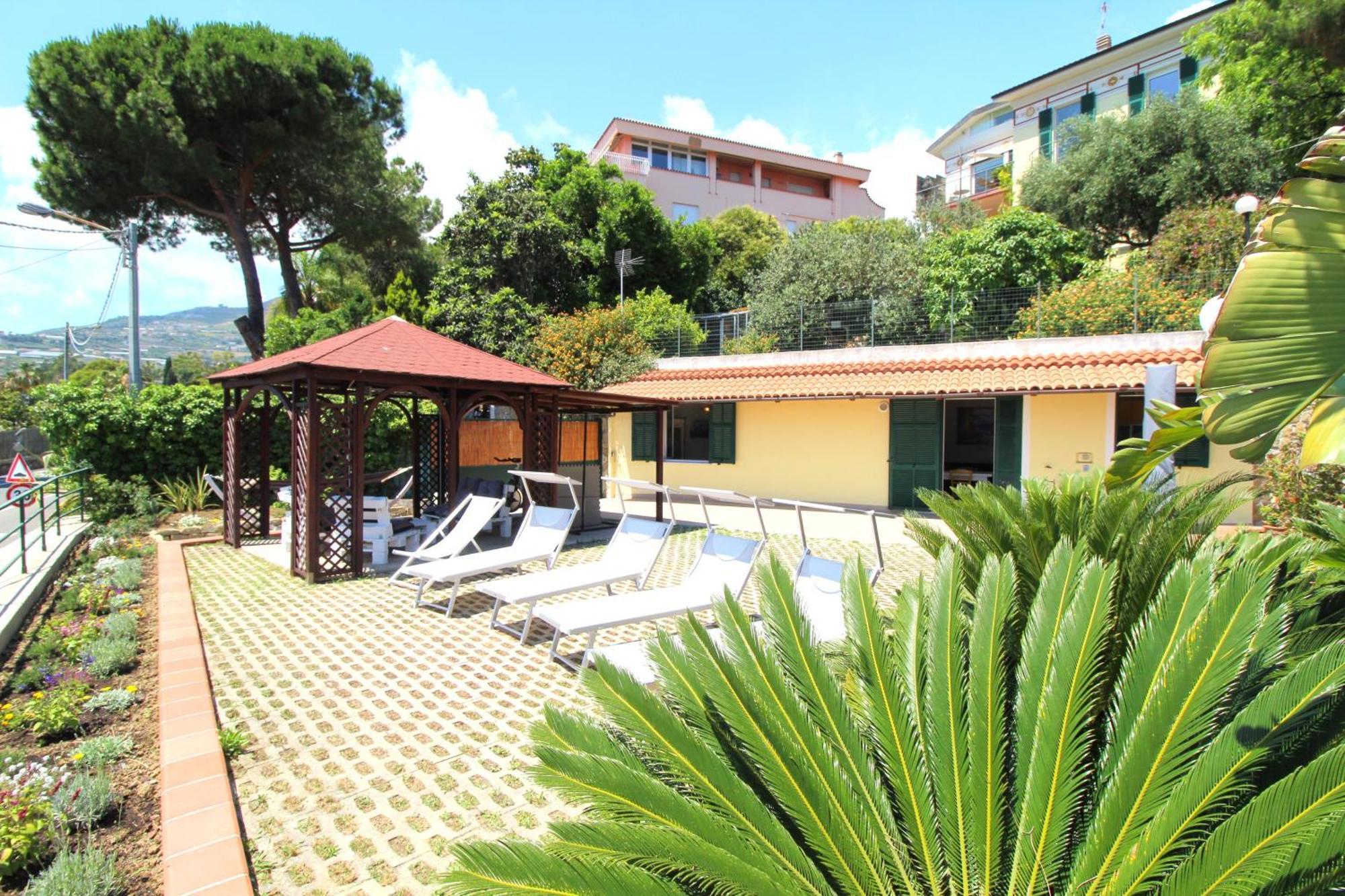La Pace, Il Sole, Il Mare - Sanremo Casa Indipendente Vista Mare, Posto Auto Privato, Ampio Spazio Esterno Attrezzato, A Pochi Minuti Dalle Spiagge エクステリア 写真