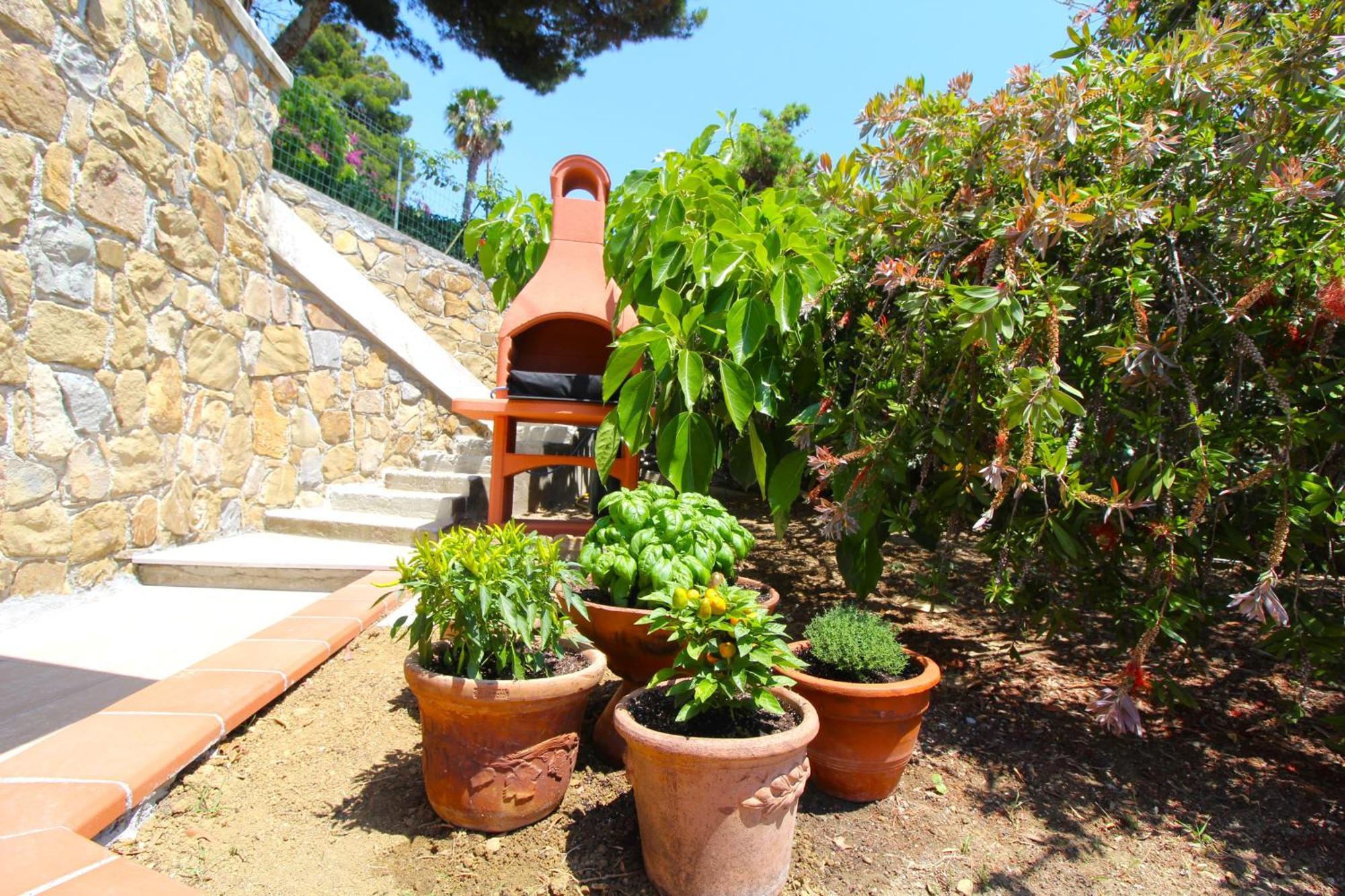 La Pace, Il Sole, Il Mare - Sanremo Casa Indipendente Vista Mare, Posto Auto Privato, Ampio Spazio Esterno Attrezzato, A Pochi Minuti Dalle Spiagge エクステリア 写真