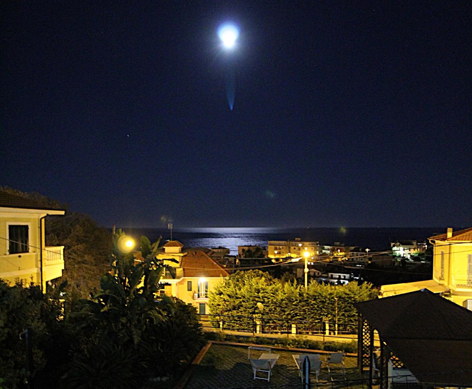 La Pace, Il Sole, Il Mare - Sanremo Casa Indipendente Vista Mare, Posto Auto Privato, Ampio Spazio Esterno Attrezzato, A Pochi Minuti Dalle Spiagge エクステリア 写真